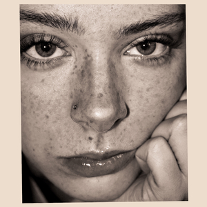 男女生一起努力生孩子
